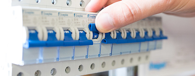 Schalt­schrank­bau bei Elektrotechnik Bierwirth Martin in Steinhöring
