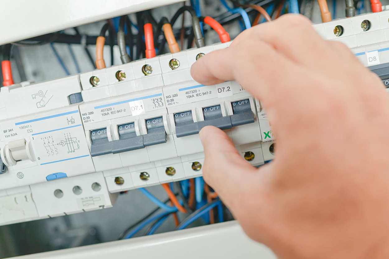 Schalt­schrank­bau bei Elektrotechnik Bierwirth Martin in Steinhöring